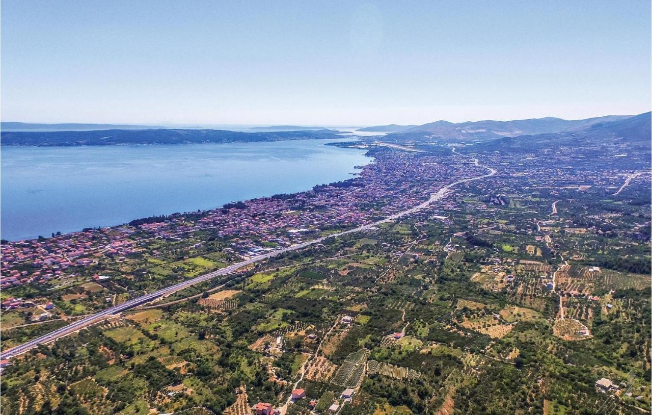 Stunning Apartment In Kastel Gomilica With Wifi Kaštela Extérieur photo