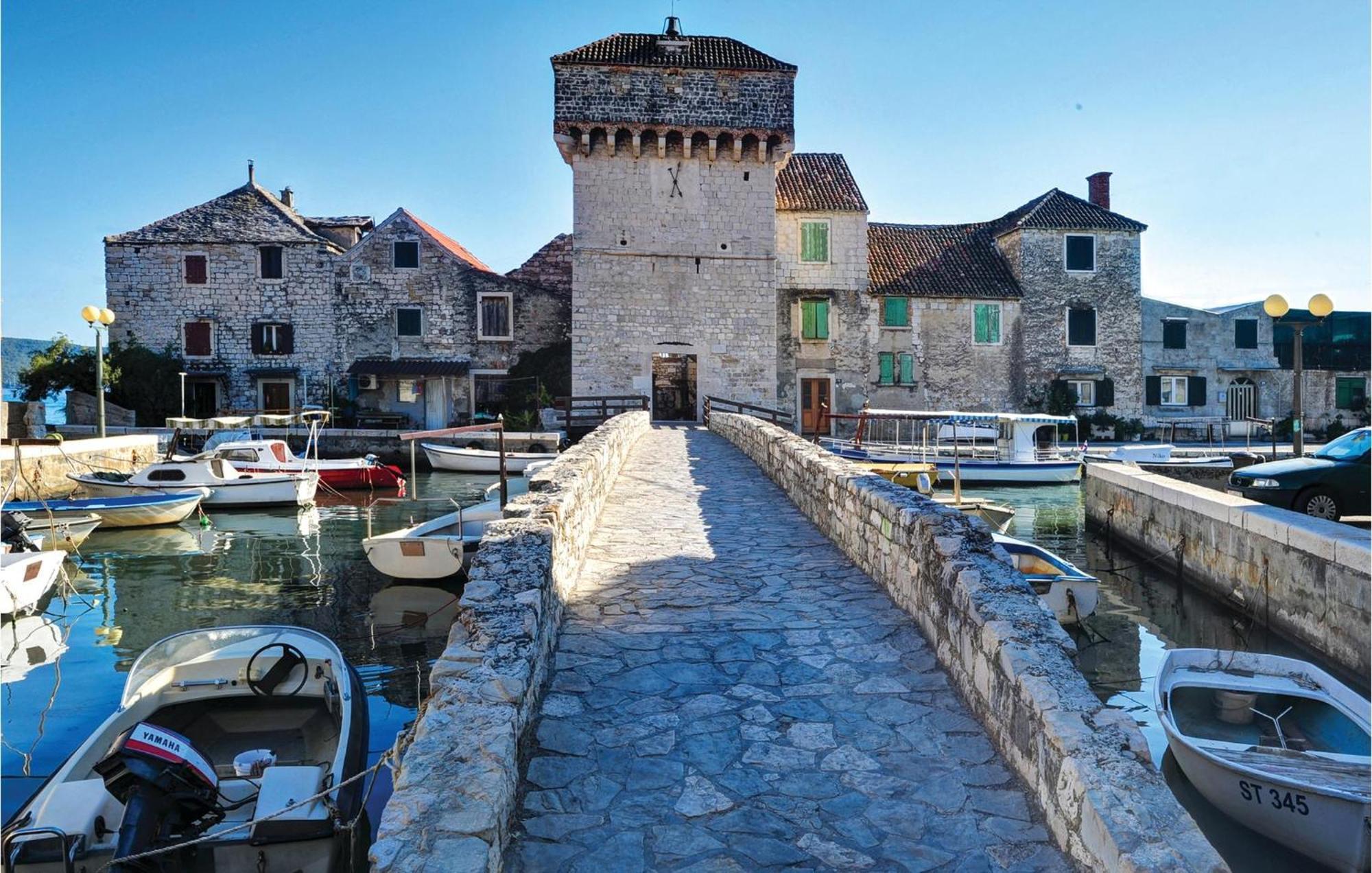 Stunning Apartment In Kastel Gomilica With Wifi Kaštela Extérieur photo