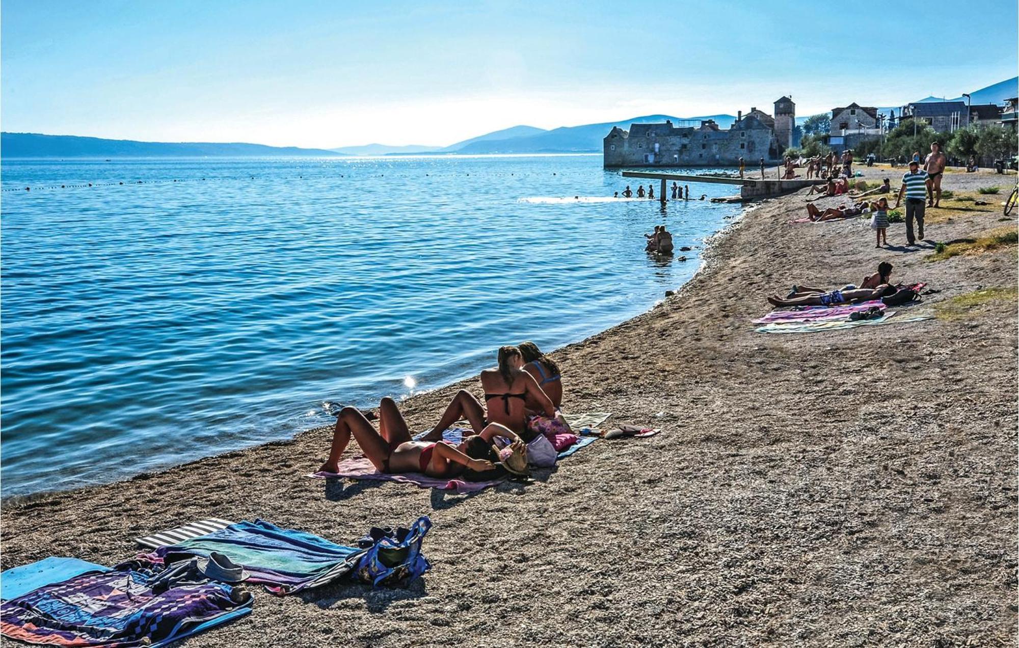 Stunning Apartment In Kastel Gomilica With Wifi Kaštela Extérieur photo