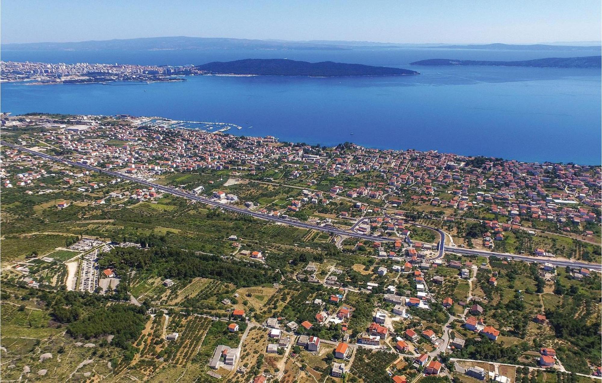 Stunning Apartment In Kastel Gomilica With Wifi Kaštela Extérieur photo